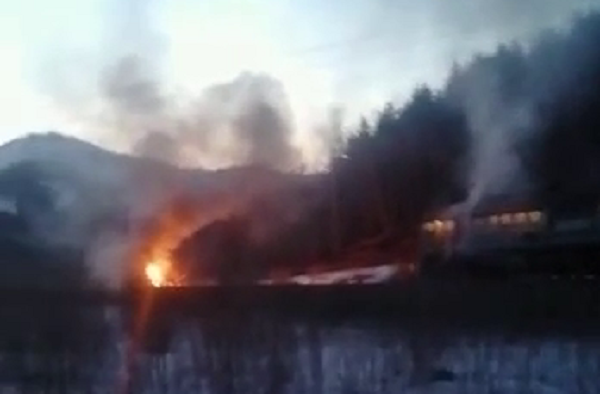 На Сахалине пассажирский поезд столкнулся с самосвалом