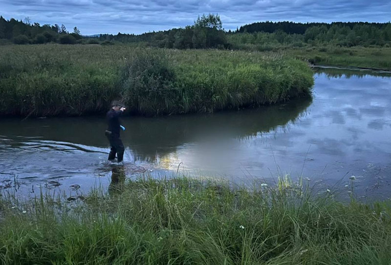 В Сибири мужчина избил приятеля и утопил его в реке | Под Иркутском мужчина избил приятеля камнем и утопил его в реке Мут