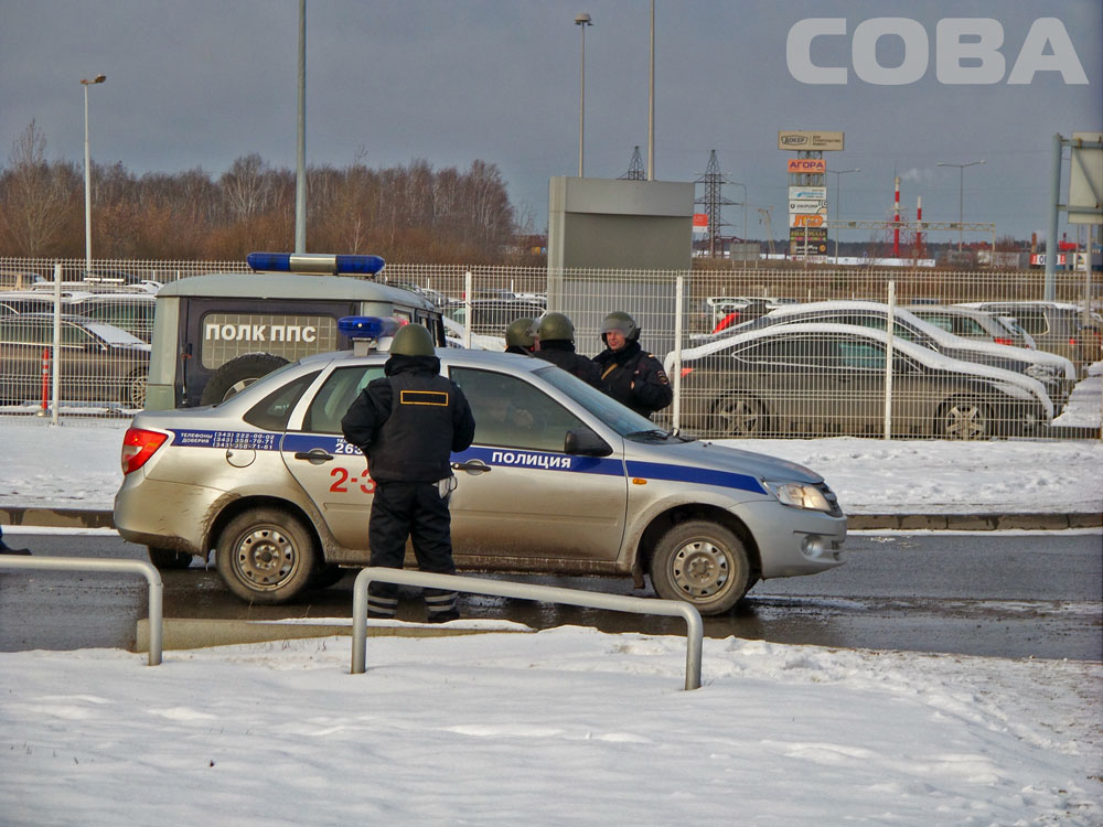 Из аэропорта Кольцово эвакуировали пассажиров из-за сообщения о минировании