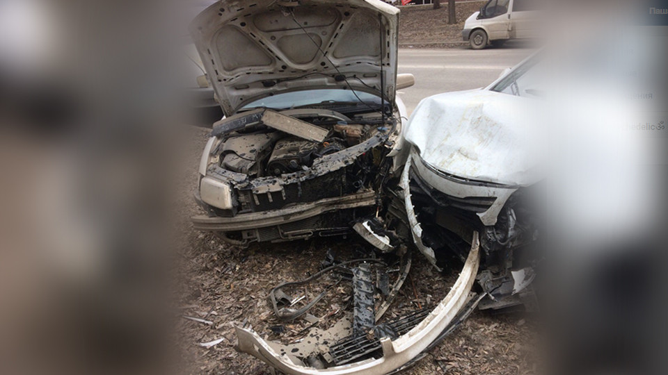 Нетрезвый водитель разбил 11 автомобилей во дворе дома в Челябинске. ВИДЕО