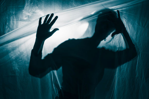 В Краснодарском крае женщину зарезали, спрятали тело в ковер и подожгли дом | В Усть-Лабинске зарезали женщину, спрятали тело в ковер и подожгли дом