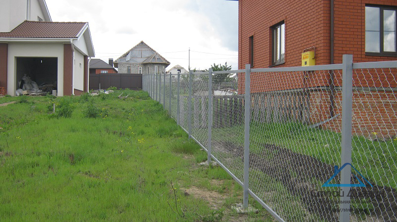 Установка забора из сетки – когда возникает необходимость
