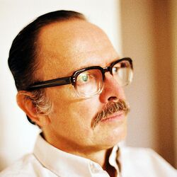 Википедия удалила сотни статей о неизвестном композиторе Дэвиде Вударде | Композитор-призрак заполонил Википедию сотнями статей