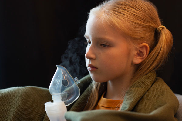 В Петербурге 2-летняя девочка попала в больницу с ожогами на лице после ингаляций над горячей картошкой