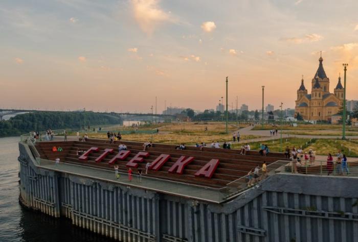 Посетители ПАРИ ФЕСТа в Нижнем Новгороде простояли под дождем больше трех часов | Гости фестиваля в Нижнем Новгороде пожаловались на мероприятие