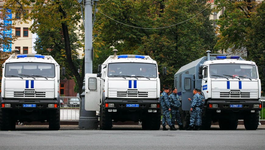 Авария в Екатеринбурге: автозак с арестованными столкнулся с Chevrolet