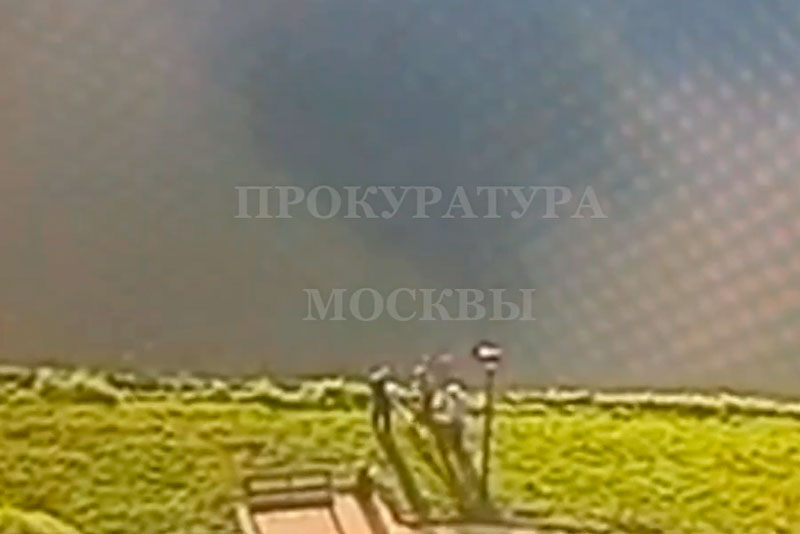 В Москве рыбак вонзил нож в прохожего и попал на видео | В Москве рыбак вонзил нож в прохожего и попал на видео