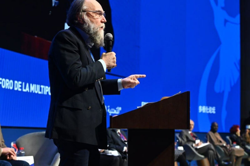 Такер Карлсон взял интервью у Дугина. Главное | После Путина и Дурова Карлсон поговорил с Дугиным