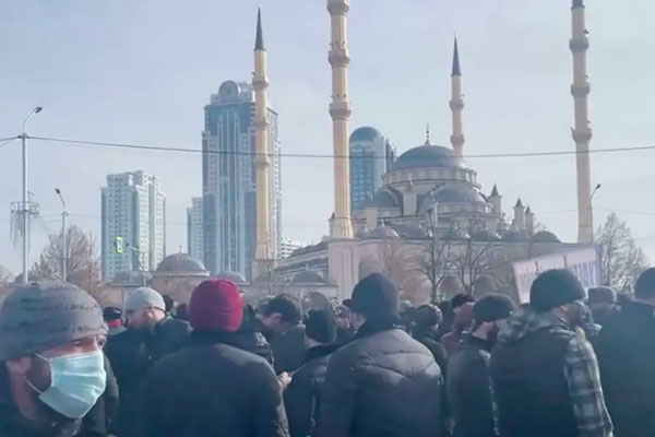 Фантазеры! В Чечне на митинг против семьи Янгулбаевых вышли более 400 тысяч человек