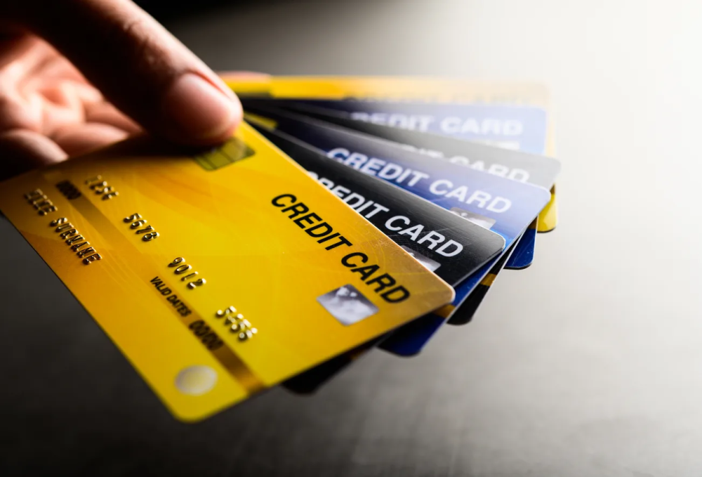 Сколько банковских карт на самом деле нужно: эксперты назвали оптимальное число и предупредили о рисках лишних счетов | Сколько карт нужно на самом деле: ответ эксперта