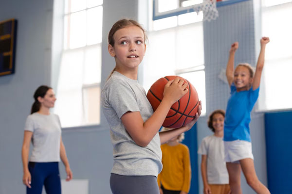 «Городки», «чижик» и «вышибала»: в России предлагают разнообразить уроки физкультуры | Русские народные игры в школах: новая инициатива для разнообразия уроков