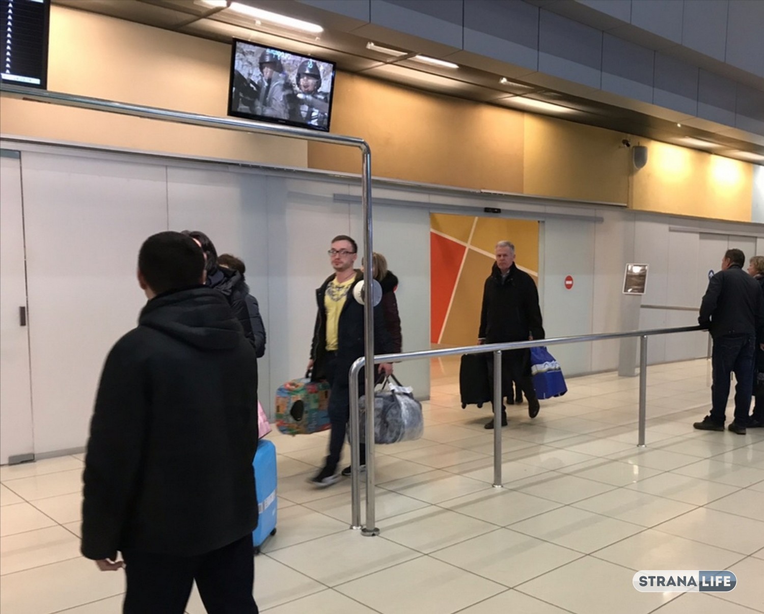 Высокопоставленный уральский чиновник Астахов, которого судят за взятку и у которого комендантский час, нарушил его - слетал в Петербург!