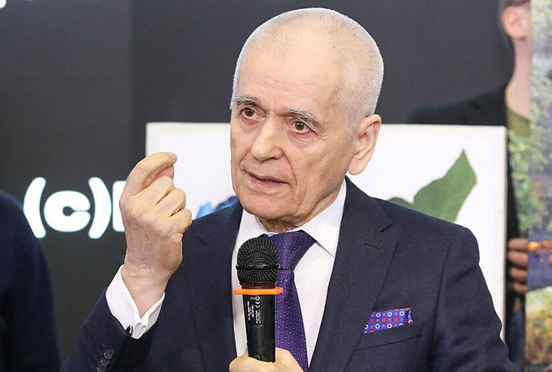 «Гаджеты разрушают мозг детей!» — Онищенко рассказал, чем опасен поток информации | Геннадий Онищенко предупредил о негативном влиянии гаджетов на психику детей и взрослых