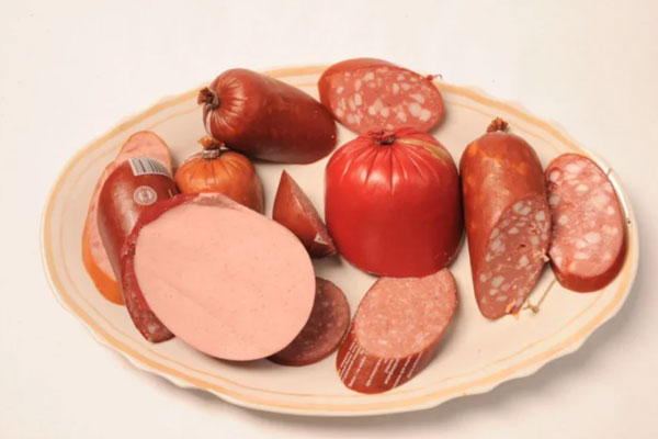 В российских продуктах обнаружен "мясной клей"!: Это может угрожать здоровью! — что известно? | В твороге и колбасе российских производителей нашли опасный ингредиент