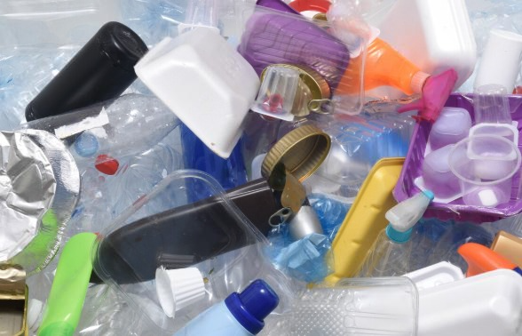 В регионах России хотят изменить плату за вывоз мусора  | "Известия": в регионах РФ могут изменить тарифы на вывоз мусора