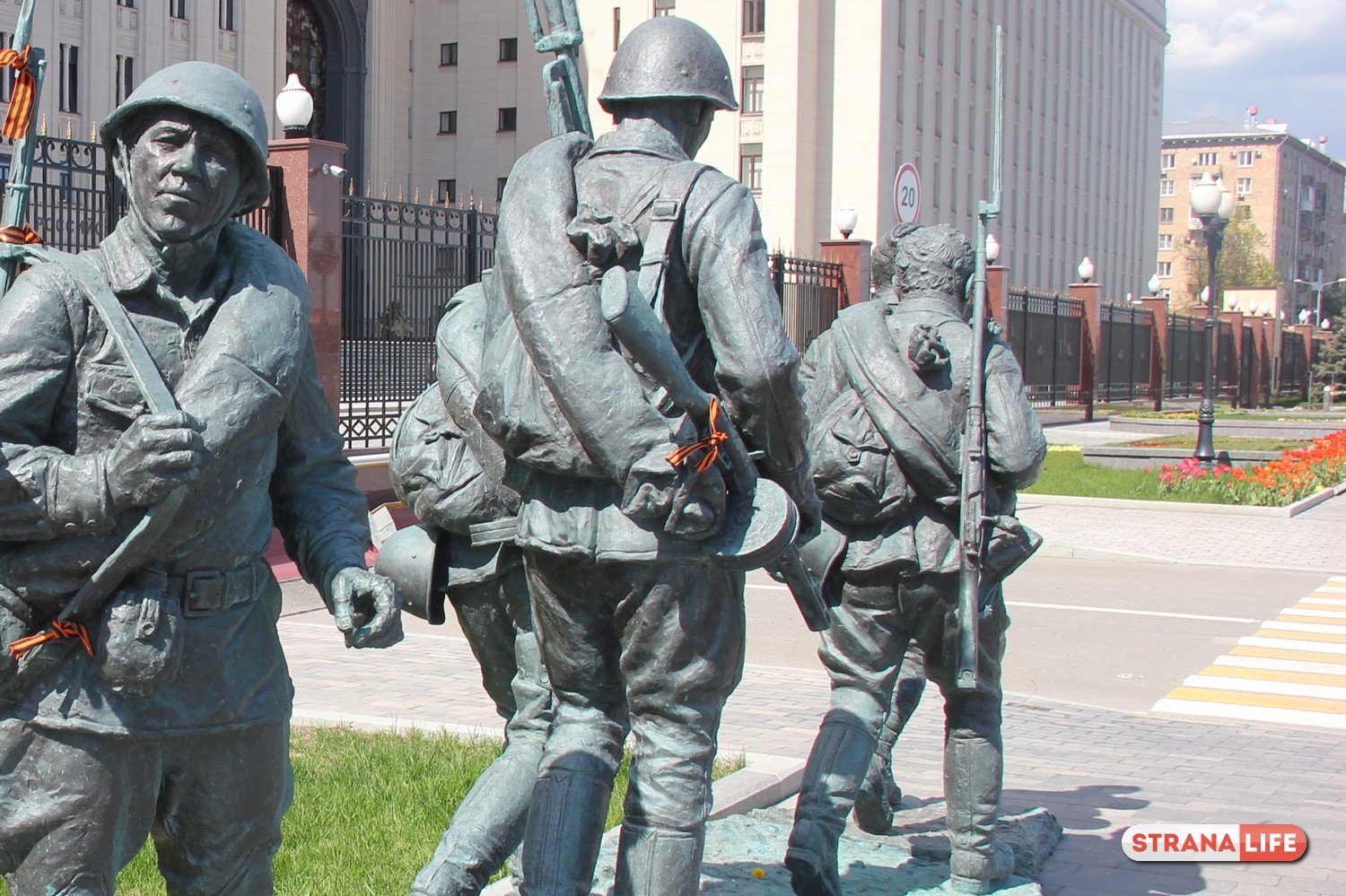 Московские памятники, потрясающие своей натуральностью, у Минобороны РФ, - в эти дни под особым контролем