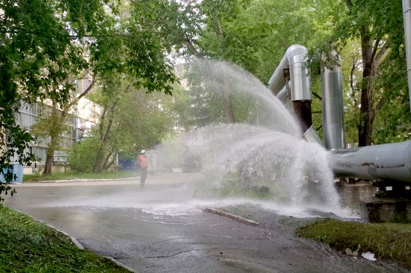 На коммунальном вулкане. Если около вашего дома не рванет зимой - считайте, уже повезло!