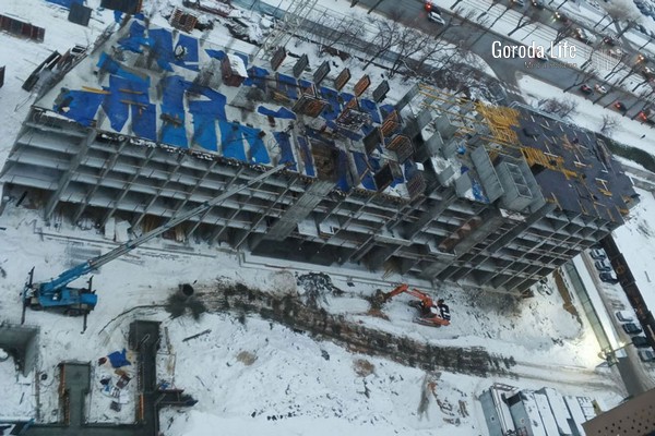 Конфликт между застройщиком "Городской пруд" и владельцами квартир в Екатеринбурге: Подделка данных и нарушение градостроительных норм