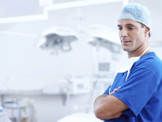 Как определить болезни по языку: объясняют стоматологи