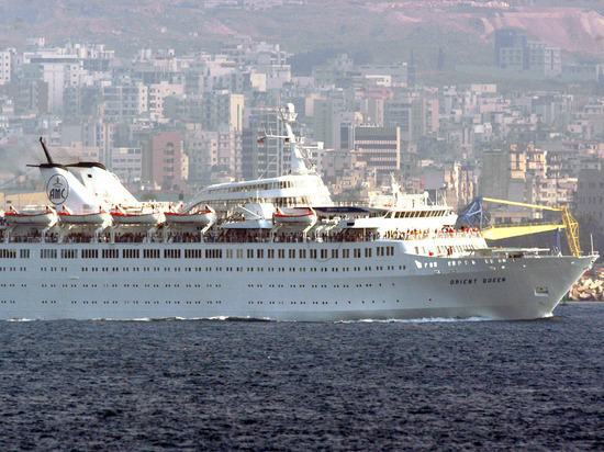 Круизный лайнер Orient Queen затонул в Бейруте после взрыва