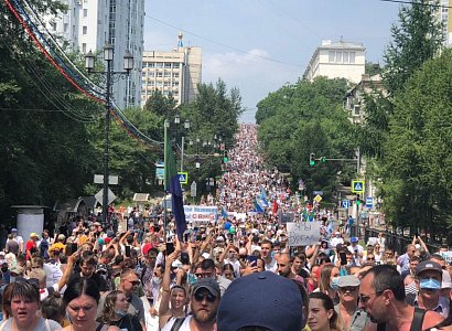 Десятки тысяч хабаровчан вышли на акцию в поддержку губернатора Фургала