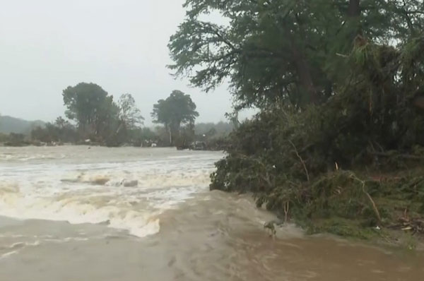 В результате наводнения в Техасе погиб 51 человек, ещё 27 пропали без вести | Более 50 человек погибли при наводнении в Техасе