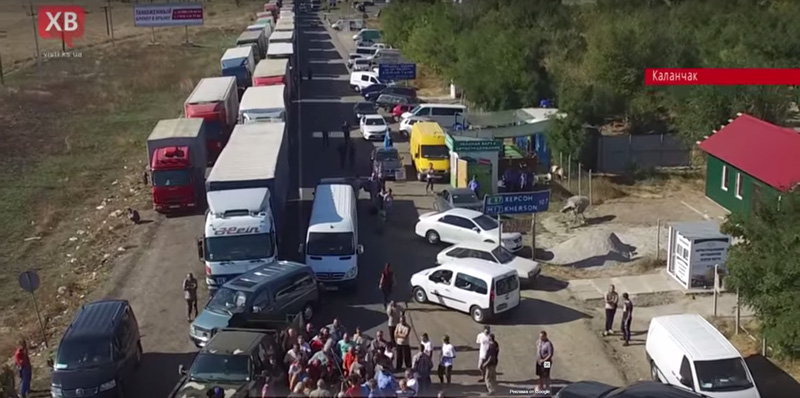 Более 800 фур заблокировано на границе Украины и Крыма