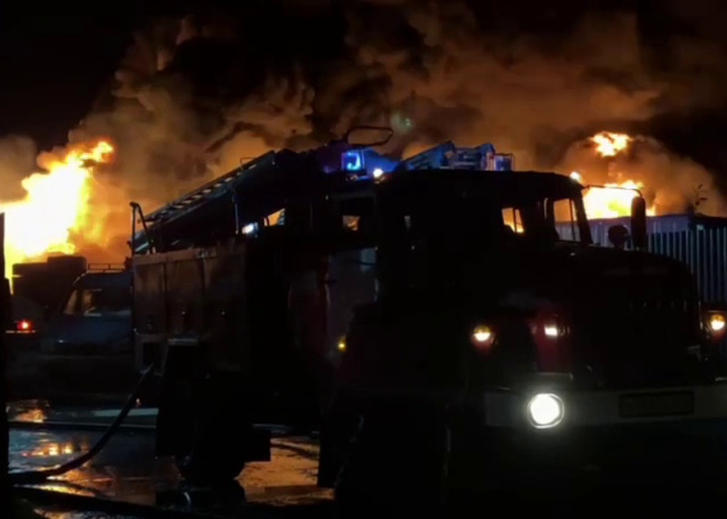 Горит нефтебаза: в Пермском крае произошел крупный пожар | Частная нефтебаза загорелась в Пермском крае