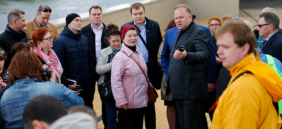 Губернатор предложил людям «научиться выносить дерьмо». ФОТО