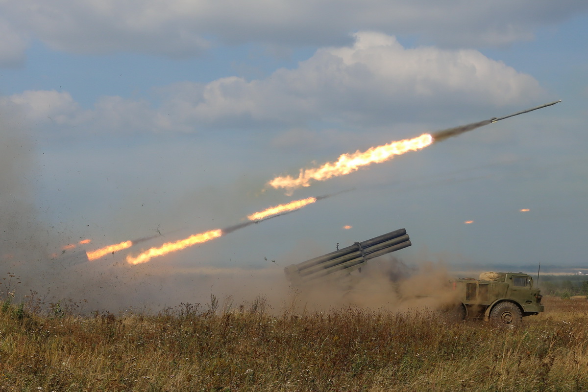 Боевые стрельбы из реактивных систем «Град» и «Ураган» пройдут в Оренбуржье, на Урале и в Сибири