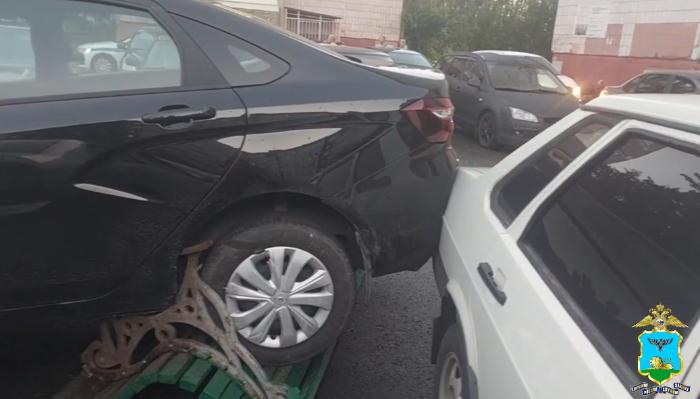 Посадил за руль дочку: в Белгородской области 7-летняя девочка сбила пешехода | 7-летняя девочка на авто сбила мужчину в Белгородской области