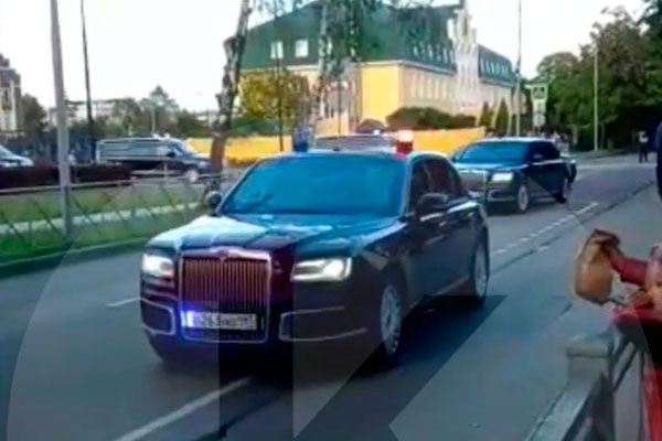 Путин остановил кортеж, чтобы поприветствовать калининградцев