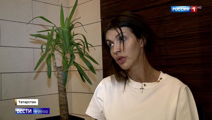 Почему жена футболиста Аршавина требует уволить стюардессу