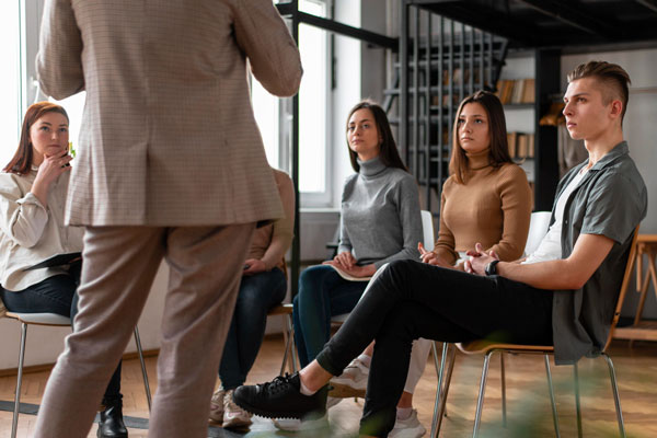 В России хотят включить коучей и инфоцыган в правовое поле