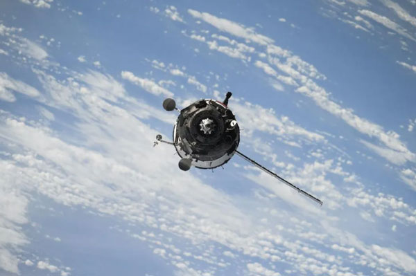 МКС избежала столкновения с космическим мусором: орбиту станции подняли на 540 метров | Орбиту МКС изменили, чтобы избежать столкновения с космическим мусором