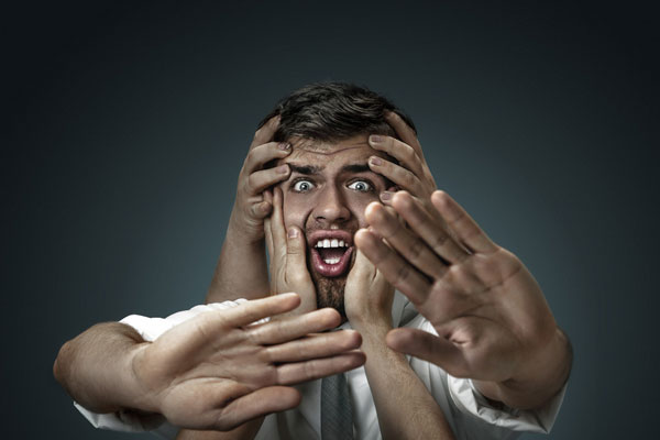 Психолог дал совет россиянам, как не бояться людных мест после теракта | Психолог Плужников: людям не надо замыкаться в себе после теракта в «Крокусе»