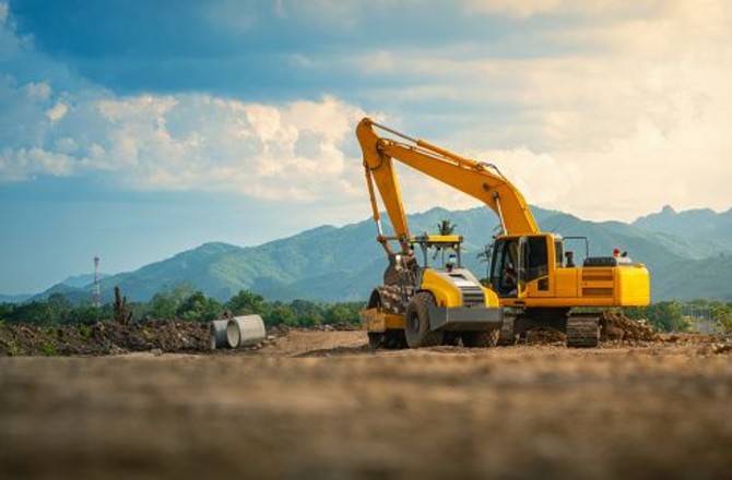 В США отец на экскаваторе напал на полицейских, пока те арестовывали его сына