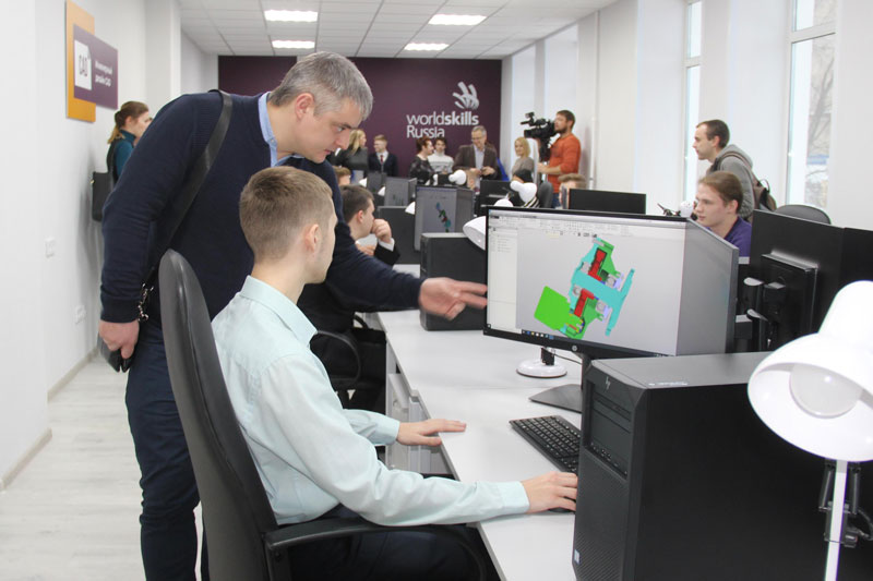 «Мы рискуем недосчитаться 2 миллионов специалистов!» – Как проект «Профессионалитет» изменит рынок труда в России? | Дефицит кадров в России: Сенаторы предлагают решение через «Профессионалитет»