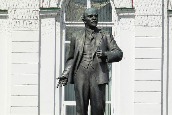 Нейросети возродили Владимира Ленина