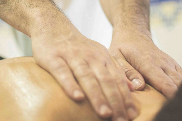 На сеансе массажа мальчик подвергся развратным действиям педофила