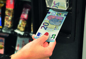 Центральные банки еврозоны, начнут выпускать в обращение новые 20-евровые купюры с новым дизайном