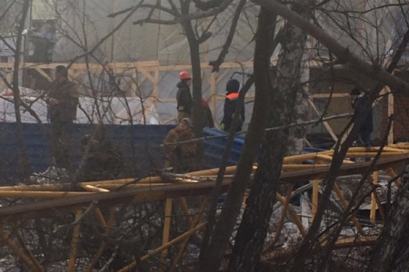 На месте падения башенного крана в центре Екатеринбурга завершены работы по расчистке территории