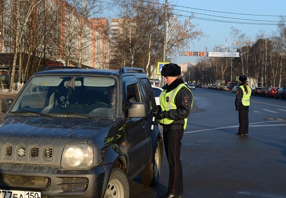 Скоро 23 февраля: сотрудницы ГИБДД открыли охоту на мужчин