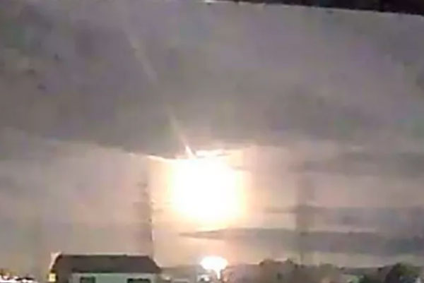 Над Японией пролетел огромный светящийся шар