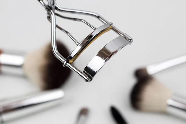 В Дагестане девушка записалась на увеличение ягодиц к мастеру по «ресничкам» и умерла после операции