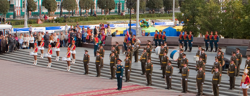 Более 500 военных музыкантов в центре Екатеринбурга исполнят а капелла Государственный гимн Российской Федерации