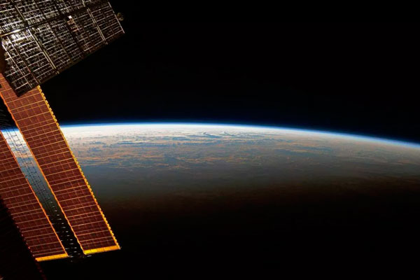 Российский военный спутник сошел с орбиты и разрушился над Тихим океаном