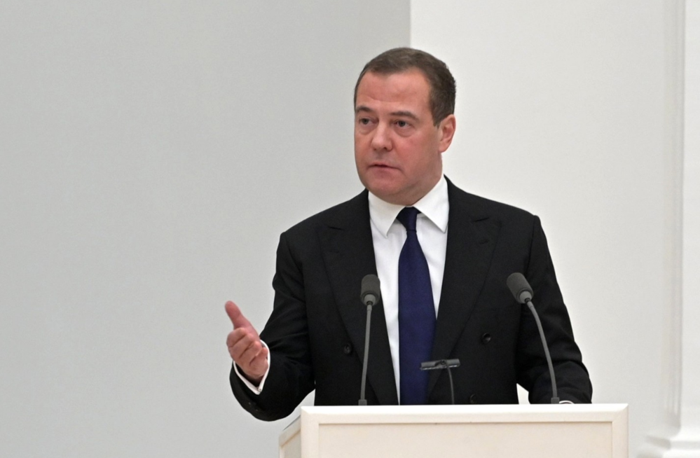 Медведев пригрозил применением гиперзвуковой ракеты по зданию суда в Гааге