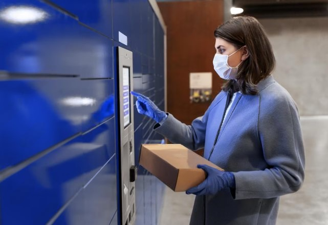 В московском логистическом центре нашли посылки с оружием и патронами | В логистическом центре во Внуково нашли четыре посылки с оружием и боеприпасами