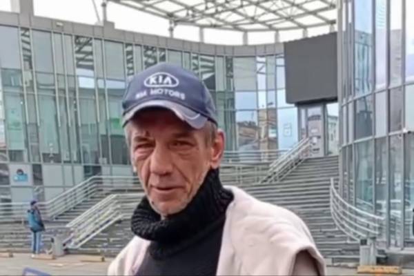 Во Владивостоке переодетый в женщину мужчина ходил по улице и искал «госпожу» | Переодетый в женское бельё мужчина искал «госпожу» во Владивостоке